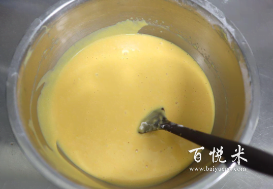 2個(gè)雞蛋做11杯蛋糕,不打發(fā)雞蛋不放黃油,拌一拌就烤蓬松暄軟